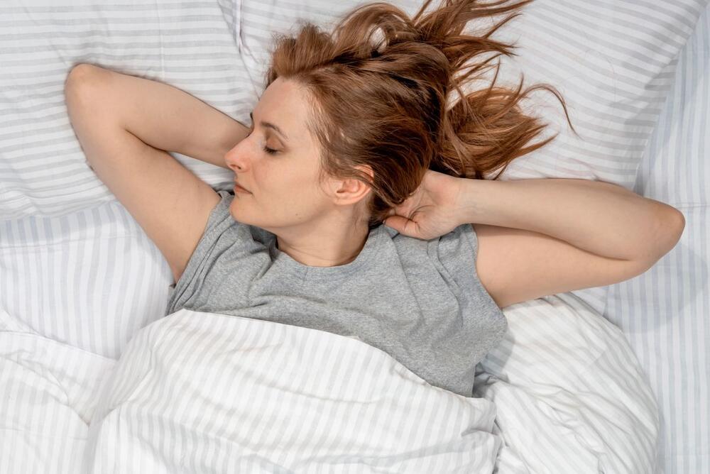 Spavanje na leđima, Spavanje, San