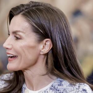 Nosi je već 13 godina i uvek izgleda božanstveno: Jakna kraljice Leticija je jedini komad koji vam treba ovog proleća