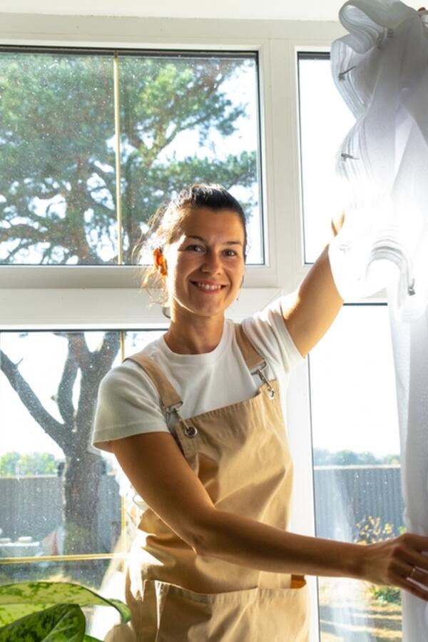 Sve što vam treba je lavor i 2 sastojka iz kuhinje: Domaća mućkalica koja ZAVESAMA od TILA vraća blistavo belu boju