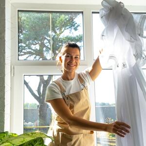 Sve što vam treba je lavor i 2 sastojka iz kuhinje: Domaća mućkalica koja ZAVESAMA od TILA vraća blistavo belu boju