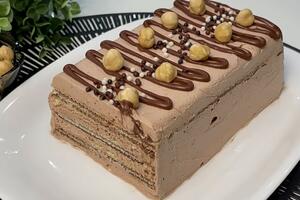 Sladoled-torta od 3 sastojka: Gotova je za 5 minuta, superkremasta i čokoladna, ali ne i preslatka!