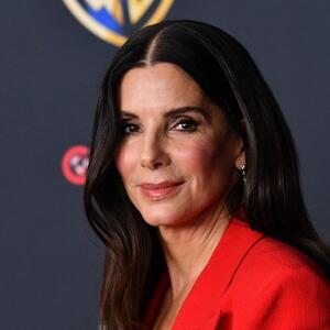 Tugu nosi sa sobom, ali nastavlja dalje: Sandra Bulok se vratila na crveni tepih, otvorila Instagram i napravila "bum"