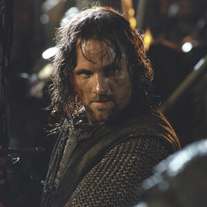 "Kako se usuđuje da stane tamo gde je on stajao?" Fanovi ljuti zbog toga ko igra Aragorna u novom "Gospodaru prstenova"