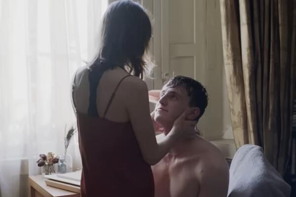 Vatrene, emotivne i savršene za opuštanje vikendom: 5 ljubavnih serija koje je najbolje da gledate iza zatvorenih vrata