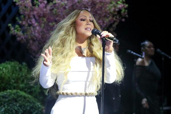 Dnevna soba Maraje Keri je lekcija o uređenju enterijera: Evo koja boja postiže odmah notu sofisticiranosti i elegancije