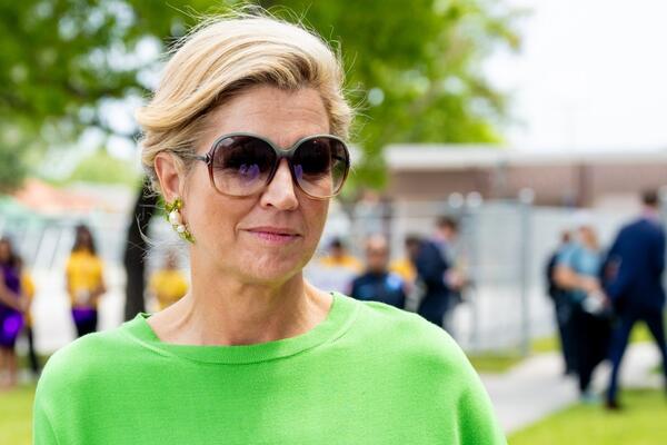 I za crkvu i za žurku: 3 modna izdanja kraljice Maksime kao inspiracija za savršene stajlinge od maja do novembra