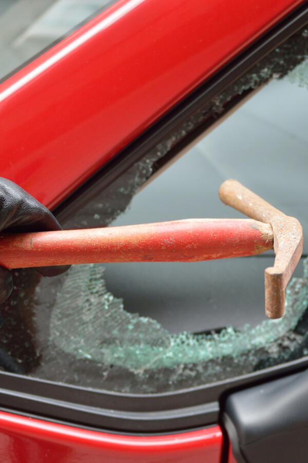 Idete na Adu, roštiljanje na Avali, šetnju Kejom? Evo šta nikada i nikako ne smete da ostavite u parkiranom automobilu