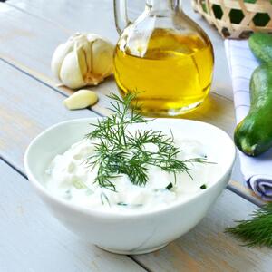 Savršen dodatak uz svako meso: Lagana caciki salata koja osvežava, niskokalorična je i preukusna