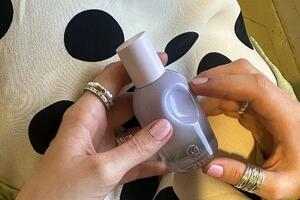 Parfemi koji mirišu na puder nikad neće izaći iz mode: 5 najboljih novih modela deluje nežno, elegantno i hipnotišuće