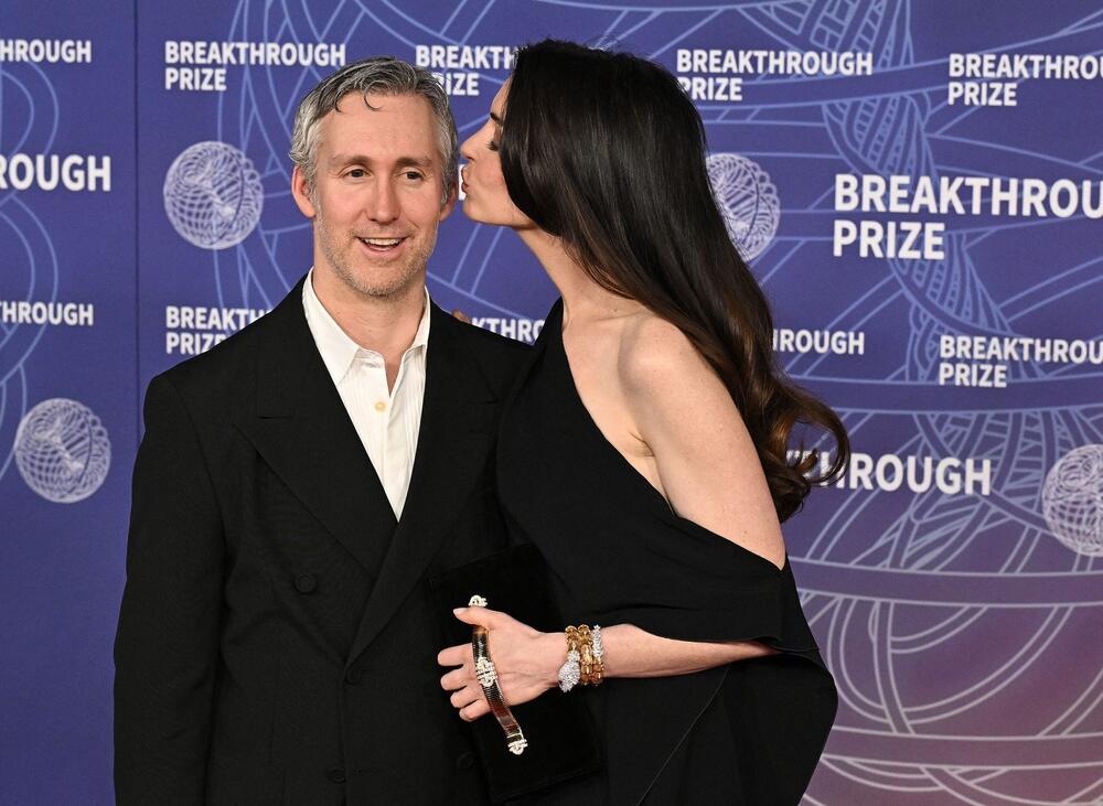 Adam Šulman i En Hatavej na dodeli nagrada Breakthrough Prize