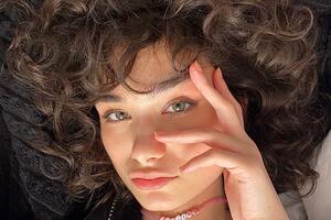 Uštedeće vam i novac i živce: Novi trend se kosi sa svime što znate o šminkanju i sigurno će vam se dopasti