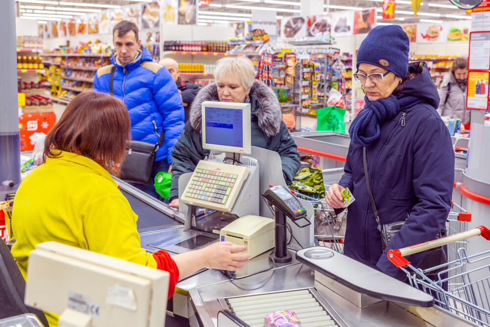 Red za kasom u supermarketu