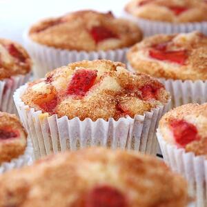 Završni korak im daje posebnu čar: Mafini sa jagodama kakve nikad niste probali umute se za manje od 5 minuta