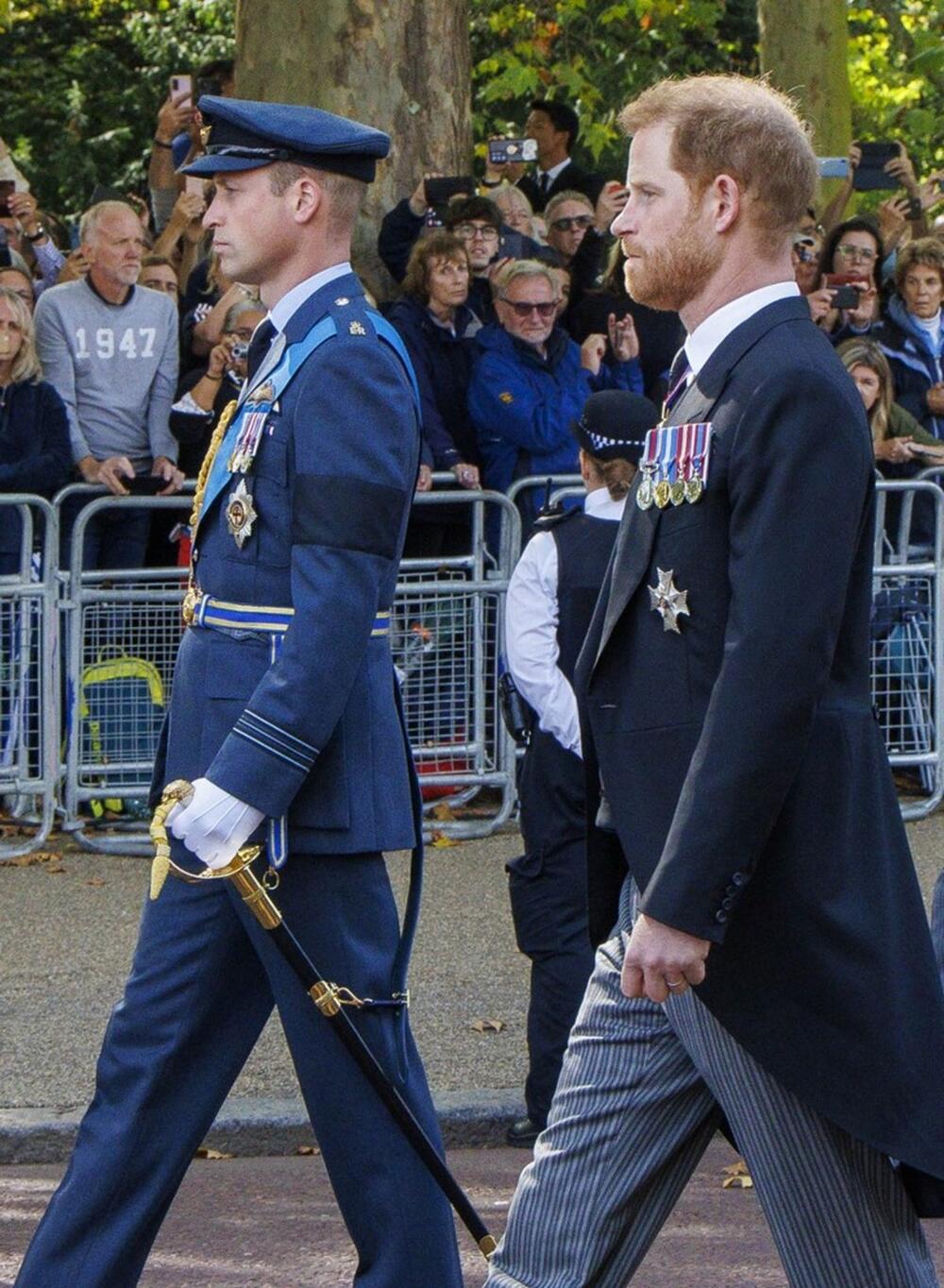 Princ Vilijam i princ Hari na sahrani kraljice Elizabete II
