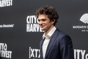 Otac mu je najpoželjniji holivudski frajer 80-ih, a majka Bondova devojka: Ko je nova zvezda serije "Euforija"?