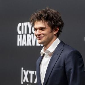 Otac mu je najpoželjniji holivudski frajer 80-ih, a majka Bondova devojka: Ko je nova zvezda serije "Euforija"?