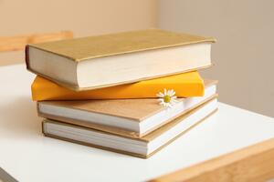 10 najprodavanijih knjiga svih vremena: Biblija nema konkurenciju, ali se i nekoliko romana umešalo među verske tekstove