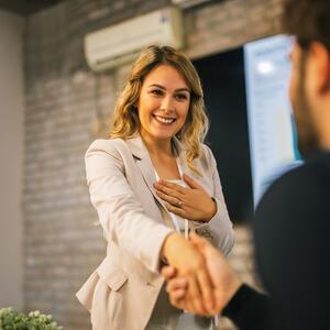 Upoznajete se, spuštate ruku i &ndash; ne znate koje ste ime čuli? 9 osobina čestih kod ljudi koji ne pamte kako se drugi zovu