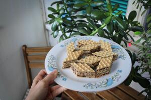 Pun pleh kolača za samo 500 dinara: Recept za BAKINE OBLANDE sa keksom i mlekom koje vraćaju u detinjstvo