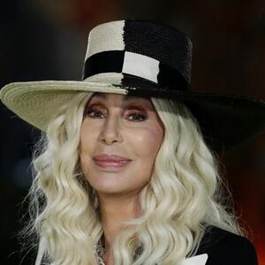 Ima skoro 50 godina i smešeten je na psihijatriju: Traumatična borba čuvene Šer za starateljstvo nad sinom