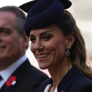 Zbog jednog detalja, stajling je nenadmašan! Kaput-haljina Kejt Midlton jedna je od najgracioznijih koje je ikad nosila