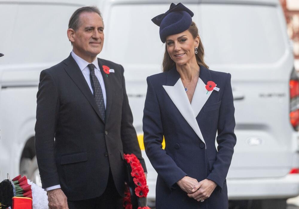 <p>Princeza od Velsa pojavila se juče na obežavanju Dana Anzaka, a kombinacija koju je ponela bila je po mnogim karakteristika jedna od najlepših koje smo videli.</p>