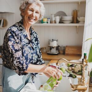 Jedite najmanje pola šolje ove namirnice dnevno i možda ćete doživeti stotu: Tajna dugovečnosti se krije u jednom povrću