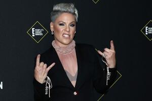 Preko noći je porasla i sazrela: Pink pokazala ćerku (14) i svi su oduševljeni kako devojčica danas izgleda