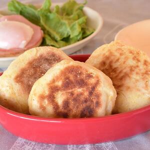 Kako napraviti lisnate pogačice u tiganju? Najlepši hlepčići savršeni uz ajvar, džem ili kad vam nestane hleba