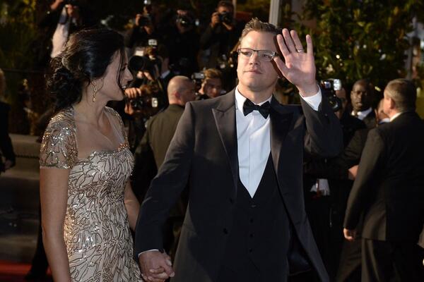 Ima skoro 50 godina i oduzima dah: Met Dejmon se pojavio sa suprugom koju ljubi 23 godine i usledilo je oduševljenje