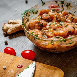 Ako prenoći u njoj meso će biti mekano poput putera: Najbolja marinada za roštilj i povrće koja se sprema za 5 minuta