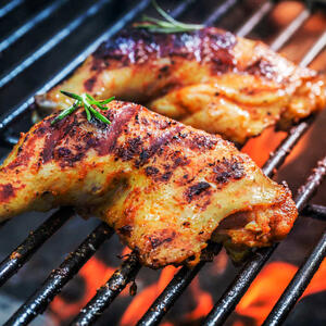 Kako napraviti savršenu piletinu sa roštilja? Trikovi uz koje će biti sočna, mekana i PREUKUSNA