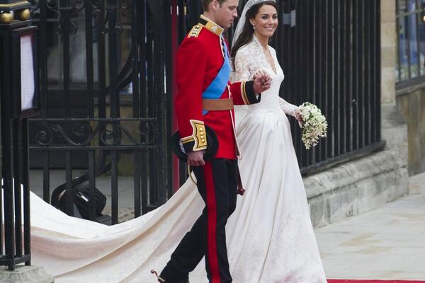 Vožnja pod ručnom, mali prsten, prozivka na račun tasta: 5 skandala sa venčanja Kejt Midlton i princa Vilijama