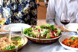 Bekrijska, lenjingradska, protiv mamurluka: 5 salata koje savršeno idu uz roštilj i ruska i mimoza nisu među njima