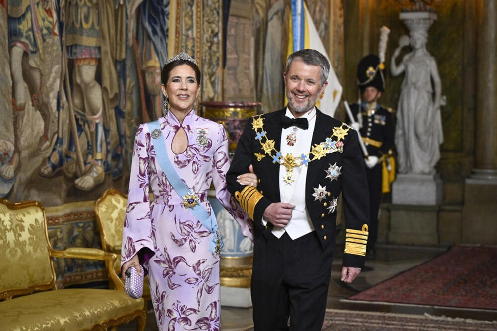 <p>Danska kraljica Meri&nbsp;bila je zvezda bala na proslavi 80. rođendana švedskog kralja Karla XVI Gustava ranije ove nedelje, u pratnji svog supruga, kralja Frederika X.</p>