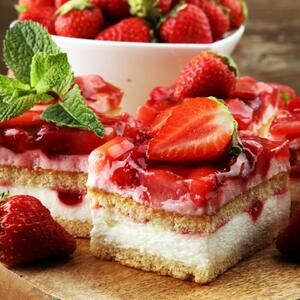 Recept za kremastu i sočnu lazanju s jagodama! Slatkiš koji se ne peče & topi se u ustima