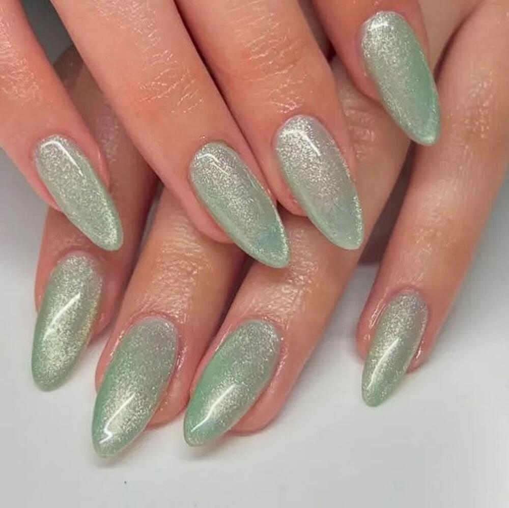 Svetlucava cat eye tehnika u mint boji