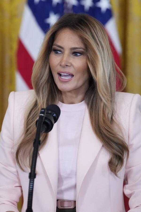 Jede čokoladu i sladoled, a u 57. godini izgleda kao devojčica: Ishrana i trening Melanije Tramp za vitku liniju