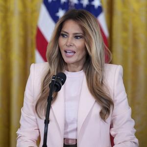 Jede čokoladu i sladoled, a u 57. godini izgleda kao devojčica: Ishrana i trening Melanije Tramp za vitku liniju