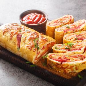 Večera gotova za pola sata! Recept za rolat sa šunkom i kačkavaljem kog nećete moći da se zasitite