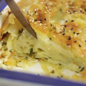 5 sastojaka & 5 minuta pripreme: Turska burek-pita sa sirom od koje nećete naći sočniju