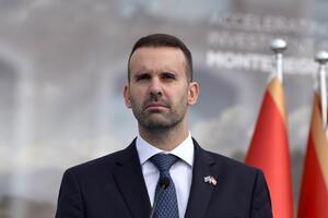 Usklađeni, elegantni i u duhu slavlja: Svi pričaju o stilu premijera Crne Gore i njegove supruge, a jasno je zašto