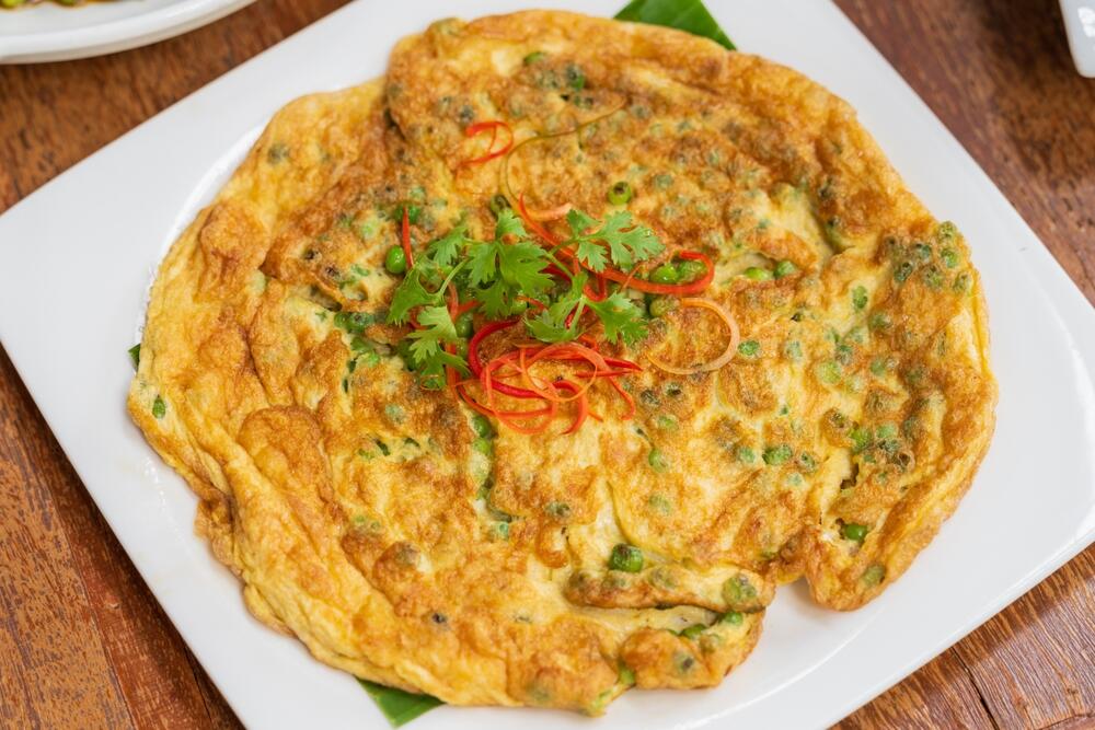 Tako pripremljen omlet možete da obogatite i paradajzom, rendanim paprikama, peršunom...
