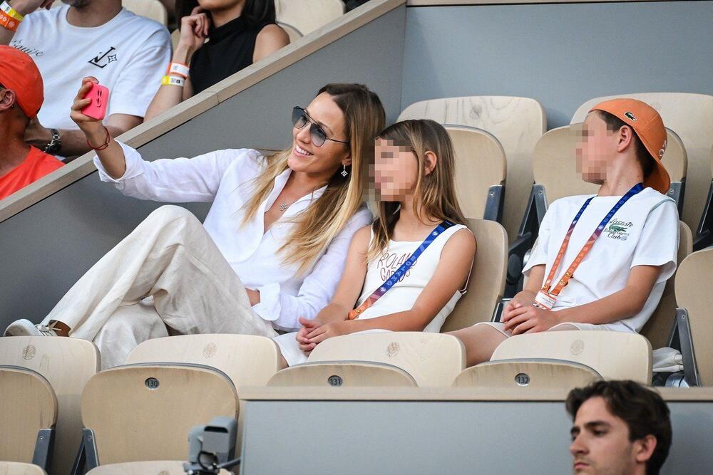 Jelena, Tara i Stefan Đoković na Rolan Garosu