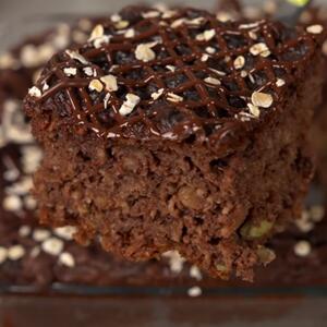 Bez brašna, šećera, ulja, a NE-O-DO-LJIV! Jedna porcija ovog kolača ima najviše 160 kalorija, a dugo čuva sitost