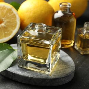 Sofisticirani, zavodljivi, a ne guše: 5 najboljih parfema sa osvežavajućim mirisom citrusa