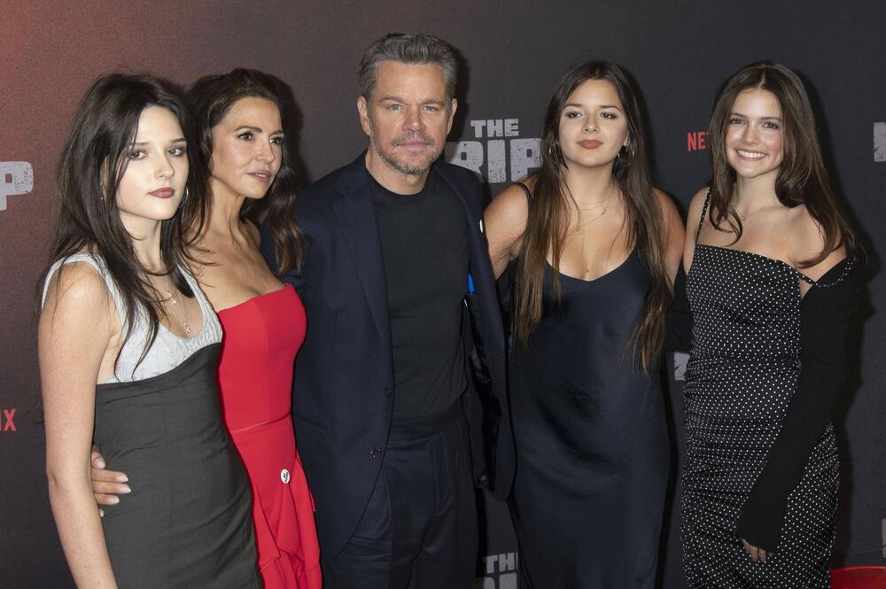 Met Dejmon sa porodicom na crvenom tepihu