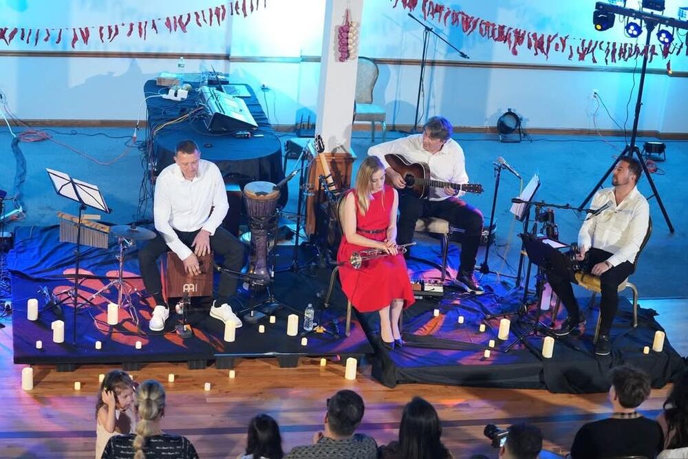 Među brojnim nastupima koje je orkestar Danijela održao u Srbiji tokom prethodnih meseci, posebno se izdvojio nedavni koncert u Beču u okviru festivala „One World, One Family“. 
