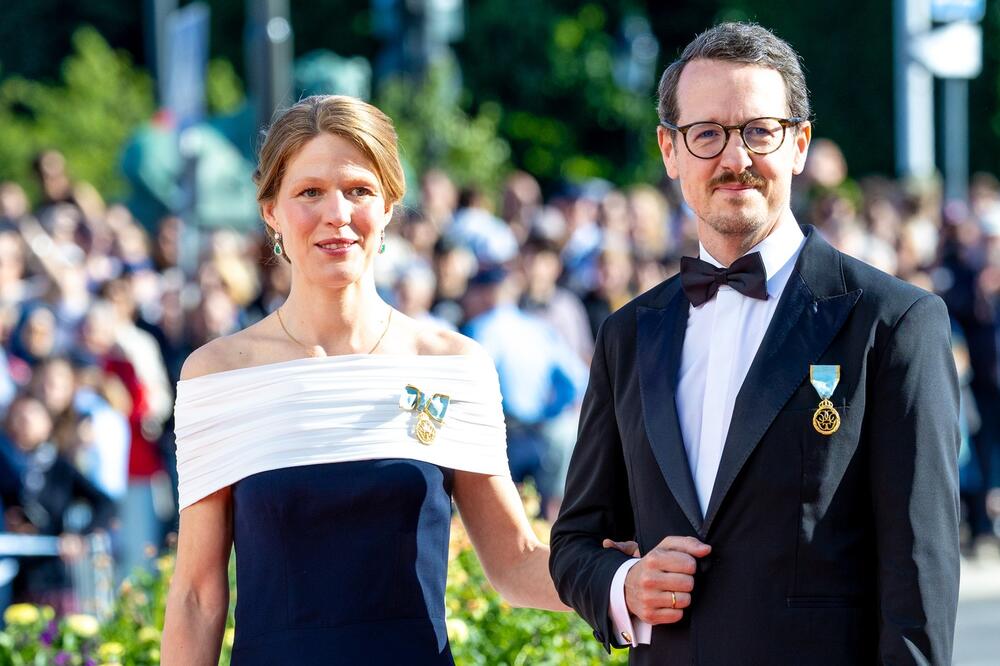 Princeza Danica i princ Filip na koncertu u Švedskoj kraljevskoj operi organizovanom u čast 'zlatnoj svadbi' kralja Karla XVI Gustafa i kraljica Silvije od Švedske