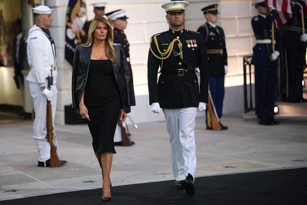 SAVRŠENO IZDANJE MELANIJE TRAMP U BELOJ KUĆI 